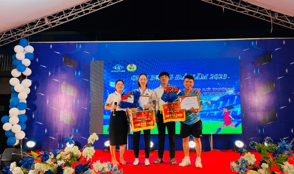 Loạt ảnh tiệc tất niên cuối năm 2022 (2)