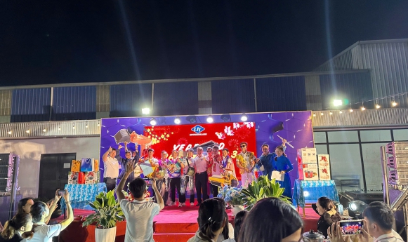 Tiệc tất niên cuối năm 2023