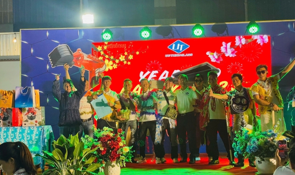 Tiệc tất niên cuối năm 2023