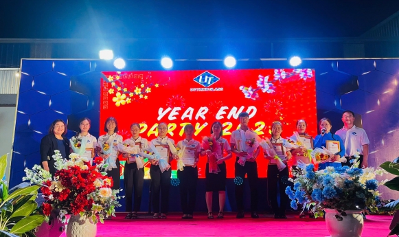 Tiệc tất niên cuối năm 2023