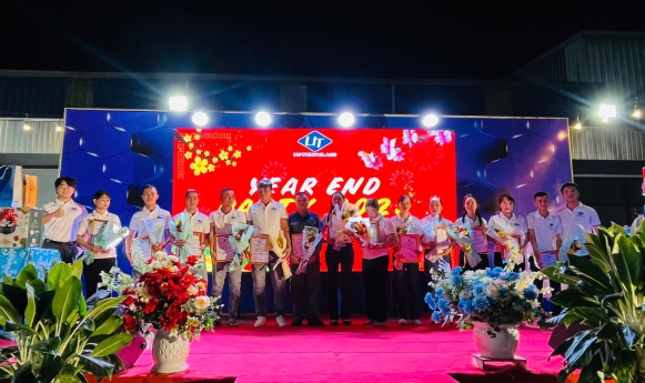 Tiệc tất niên cuối năm 2023