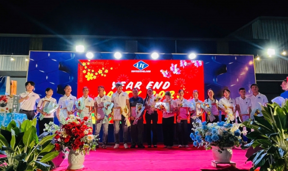 Tiệc tất niên cuối năm 2023